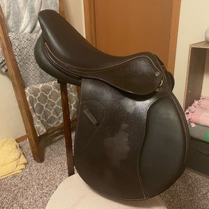 HDR Huntseat Saddle
